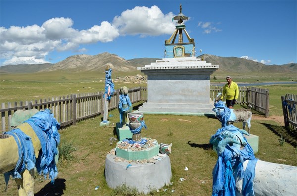 Скульптуры основых животных Монголии.